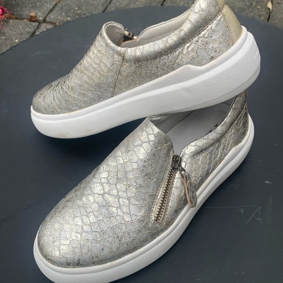 Trask metallic  snakeskin zippered slip ons women’s size 7 - Picture 4 of 6